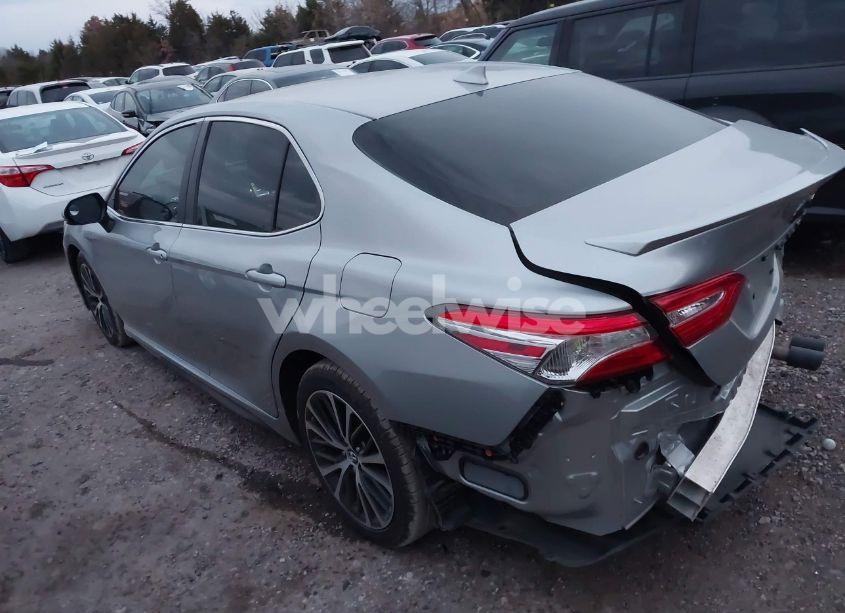 Photo 3 of 2020 Toyota Camry SE (VIN 4T1G11AK2LU901428)