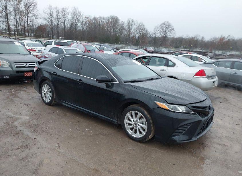 2020 Toyota Camry SE (VIN 4T1G11AK2LU980714) main photo