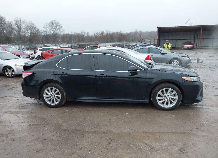 Photo 13 of 2020 Toyota Camry SE (VIN 4T1G11AK2LU980714)