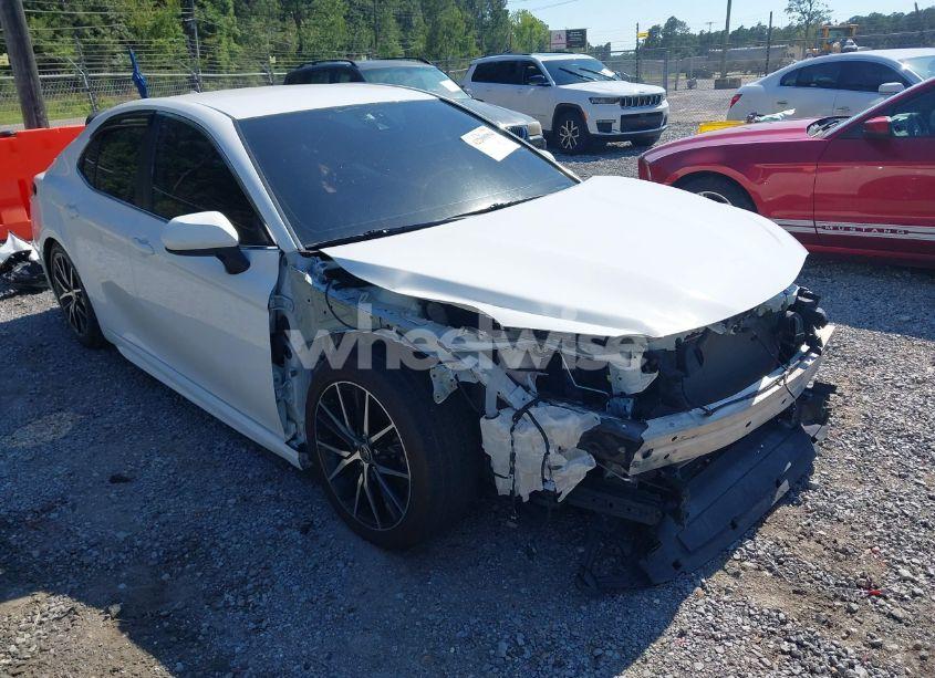 2021 Toyota Camry SE (VIN 4T1G11AK2MU403618) main photo