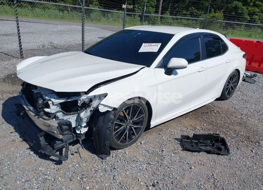 Photo 2 of 2021 Toyota Camry SE (VIN 4T1G11AK2MU403618)