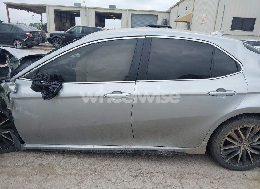 Photo 14 of 2021 Toyota Camry SE (VIN 4T1G11AK2MU422475)