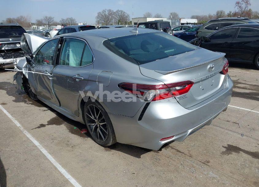 Photo 3 of 2021 Toyota Camry SE (VIN 4T1G11AK2MU427465)