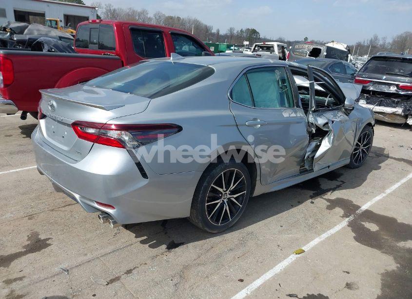 Photo 4 of 2021 Toyota Camry SE (VIN 4T1G11AK2MU427465)