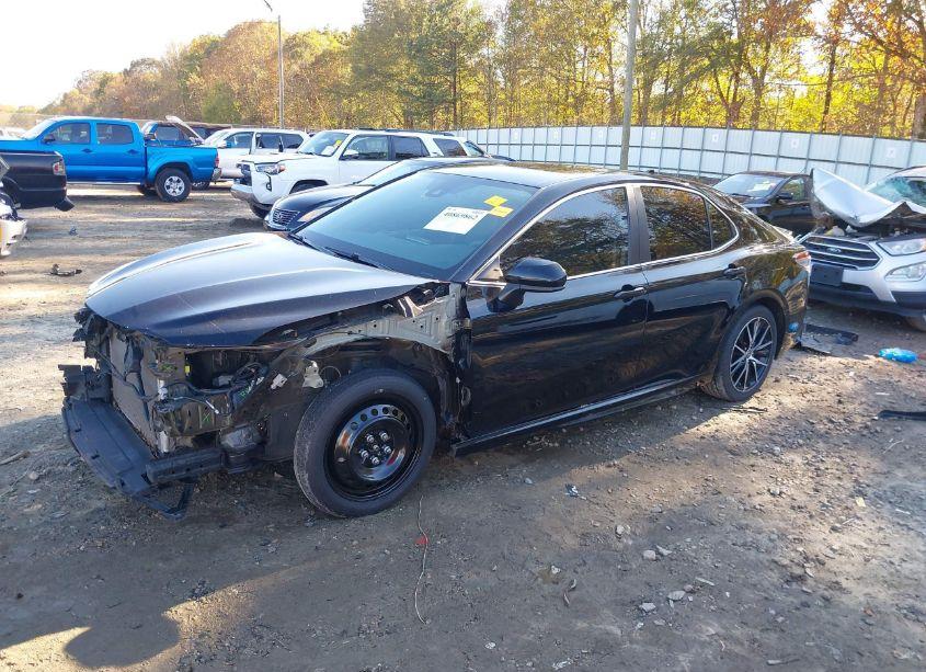 Photo 2 of 2021 Toyota Camry SE (VIN 4T1G11AK2MU450132)