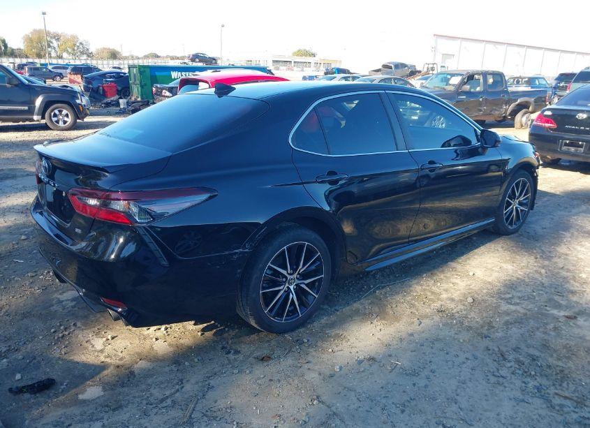 Photo 4 of 2021 Toyota Camry SE (VIN 4T1G11AK2MU450132)