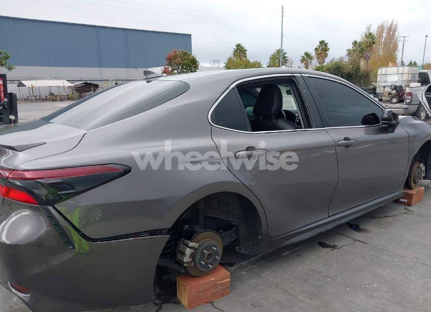 Photo 16 of 2021 Toyota Camry SE (VIN 4T1G11AK2MU455721)