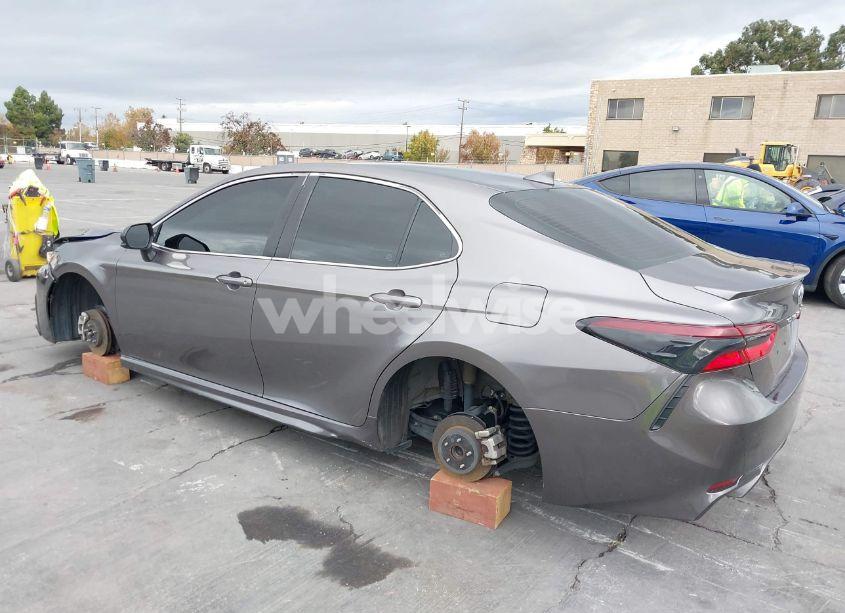 Photo 3 of 2021 Toyota Camry SE (VIN 4T1G11AK2MU455721)
