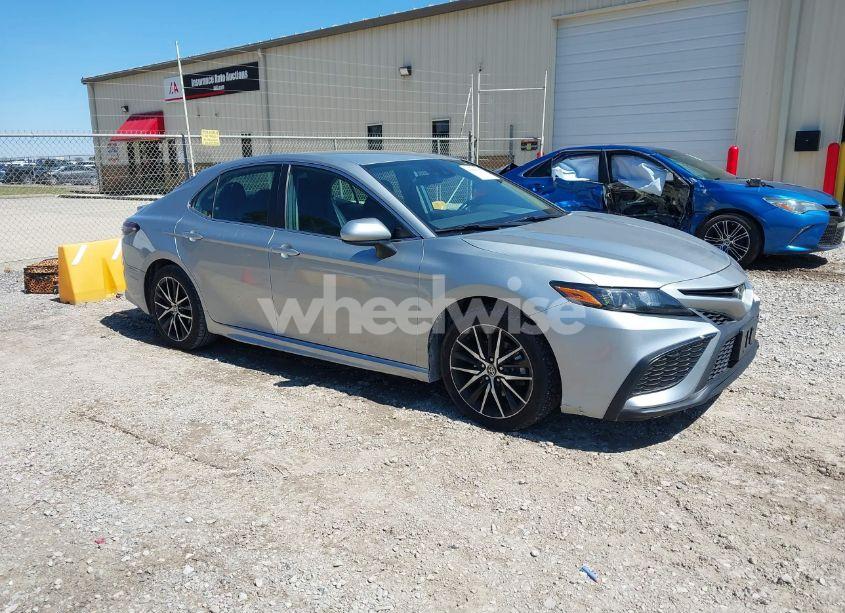 2021 Toyota Camry SE/SE NIGHT SHADE (VIN 4T1G11AK2MU464824) main photo