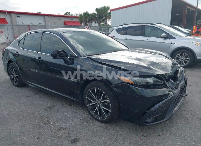 2021 Toyota Camry SE (VIN 4T1G11AK2MU471174) main photo