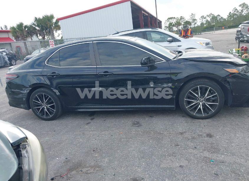 Photo 13 of 2021 Toyota Camry SE (VIN 4T1G11AK2MU471174)