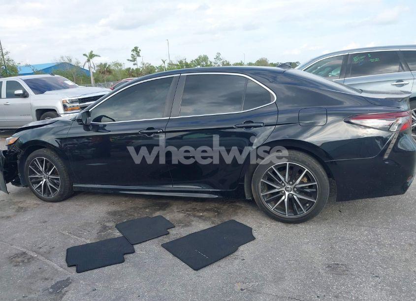 Photo 14 of 2021 Toyota Camry SE (VIN 4T1G11AK2MU471174)