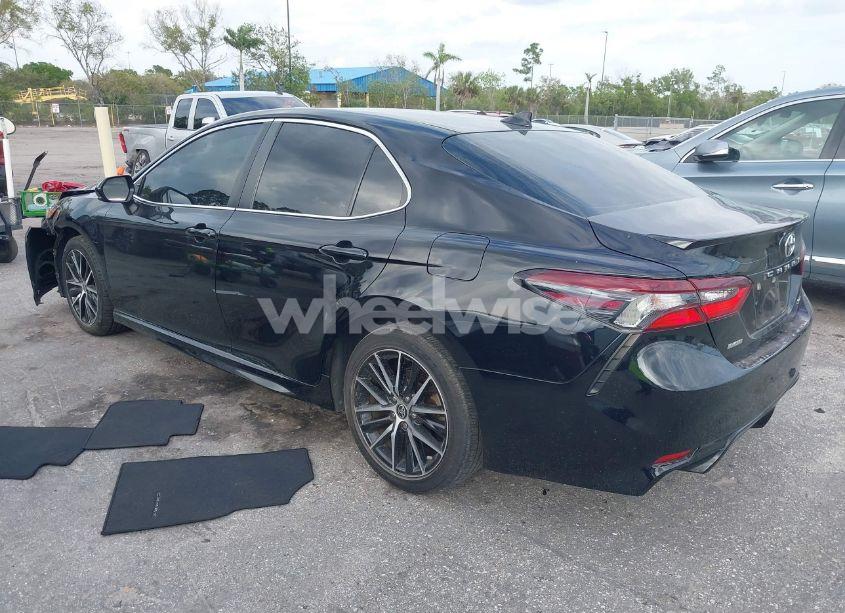 Photo 3 of 2021 Toyota Camry SE (VIN 4T1G11AK2MU471174)