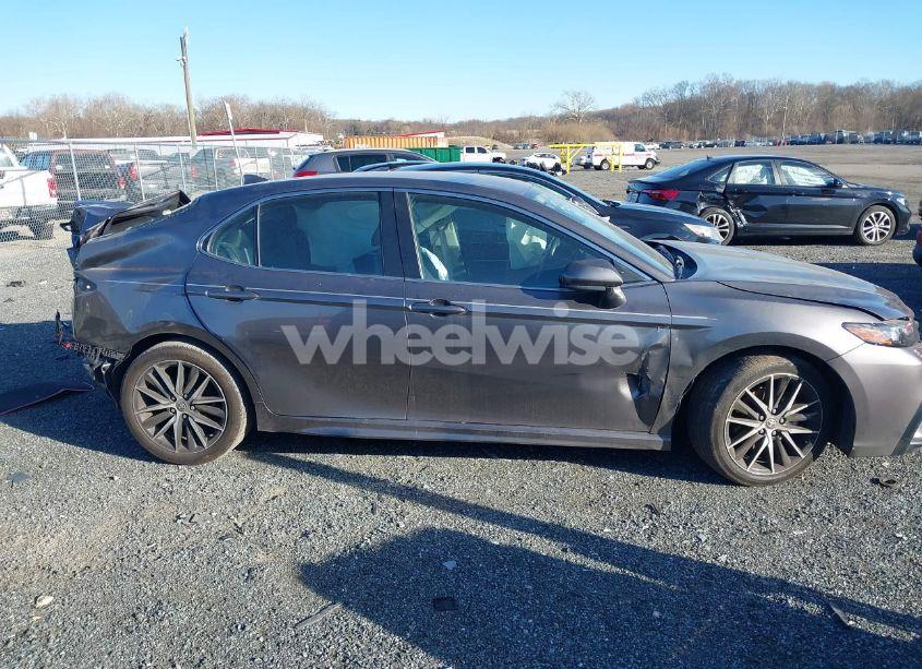 Photo 13 of 2021 Toyota Camry SE (VIN 4T1G11AK2MU485544)