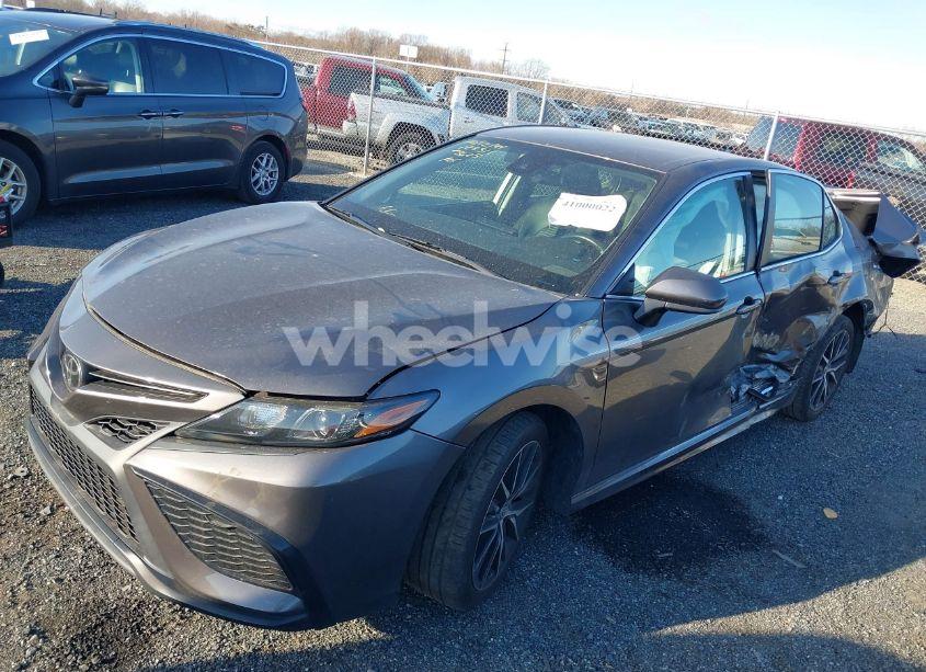 Photo 2 of 2021 Toyota Camry SE (VIN 4T1G11AK2MU485544)