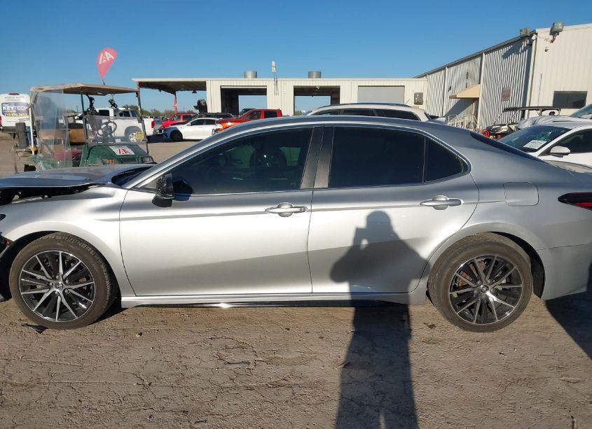 Photo 15 of 2021 Toyota Camry SE (VIN 4T1G11AK2MU486385)