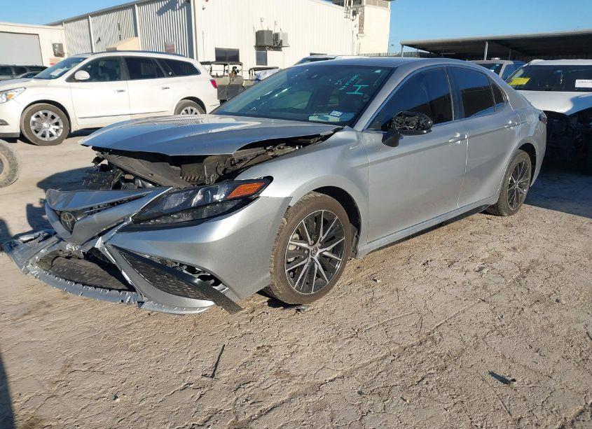 Photo 2 of 2021 Toyota Camry SE (VIN 4T1G11AK2MU486385)