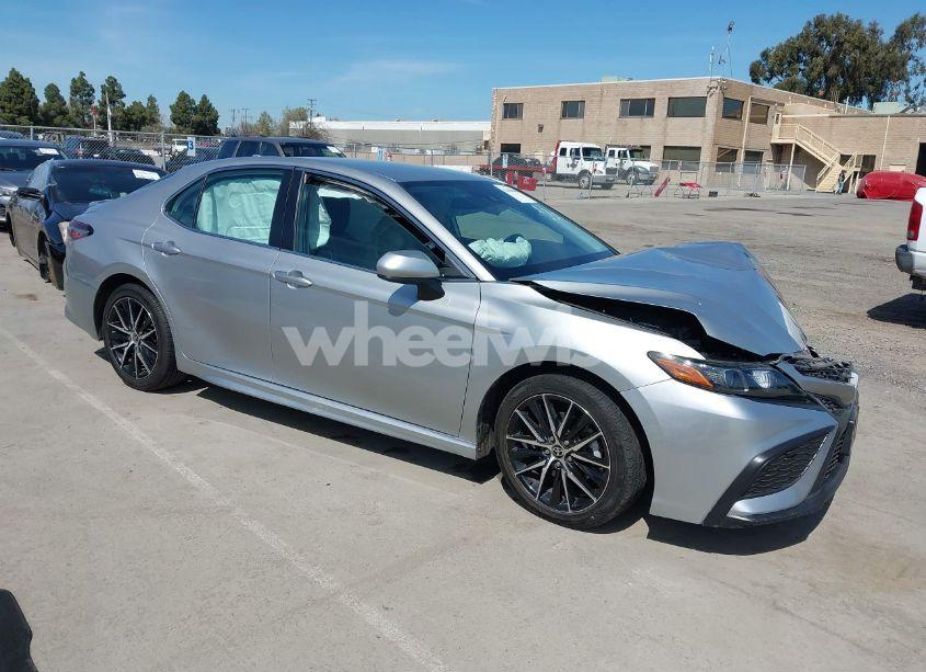 2021 Toyota Camry SE (VIN 4T1G11AK2MU486841) main photo