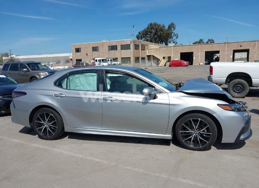 Photo 13 of 2021 Toyota Camry SE (VIN 4T1G11AK2MU486841)