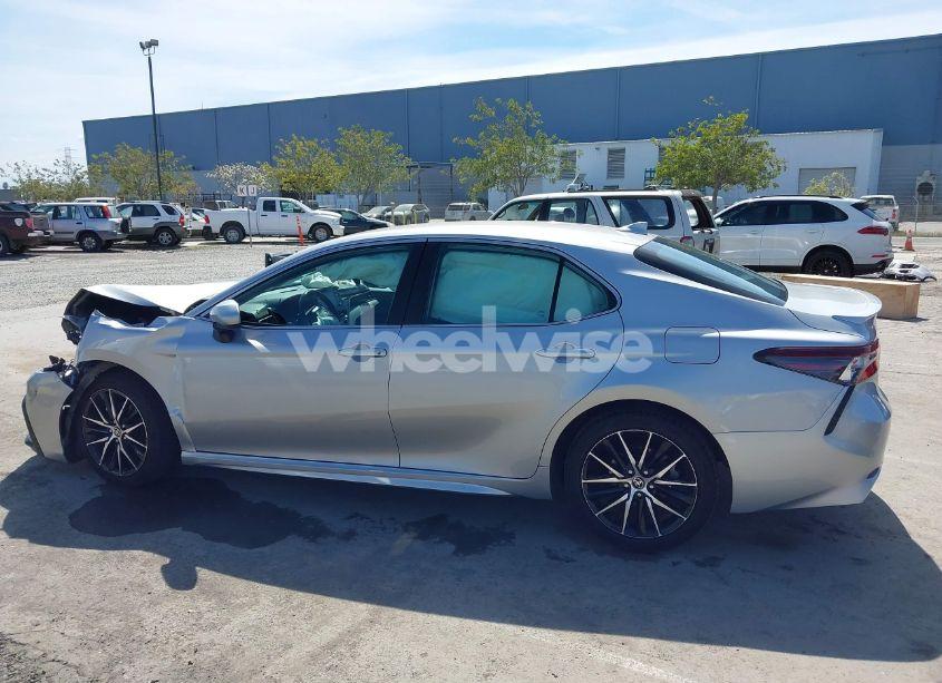 Photo 14 of 2021 Toyota Camry SE (VIN 4T1G11AK2MU486841)