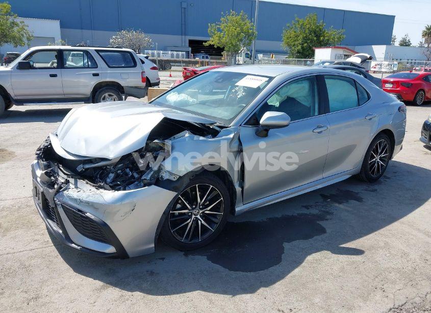 Photo 2 of 2021 Toyota Camry SE (VIN 4T1G11AK2MU486841)