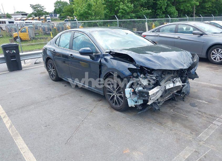 2021 Toyota Camry SE (VIN 4T1G11AK2MU518543) main photo