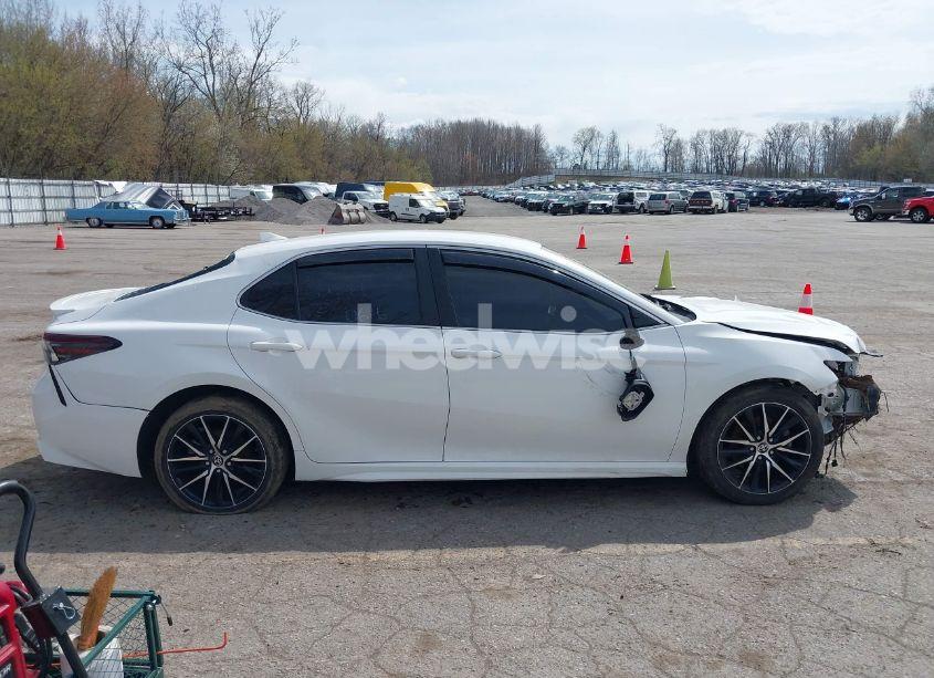 Photo 13 of 2021 Toyota Camry SE (VIN 4T1G11AK2MU520616)