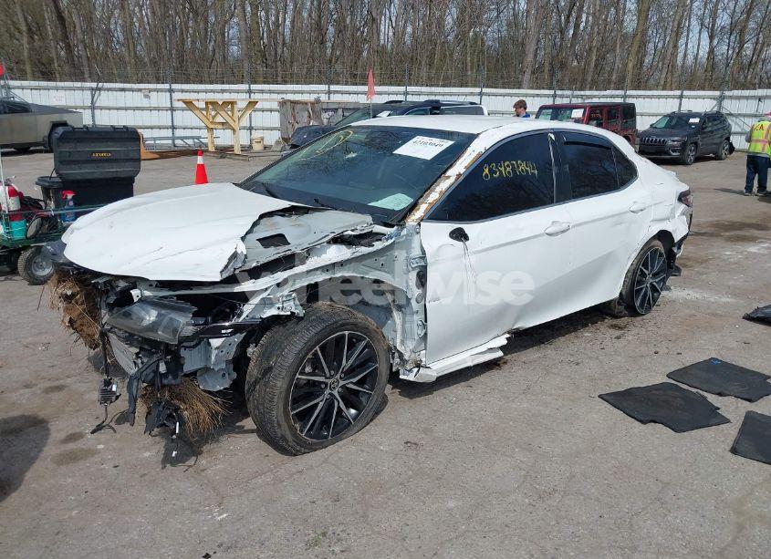 Photo 2 of 2021 Toyota Camry SE (VIN 4T1G11AK2MU520616)