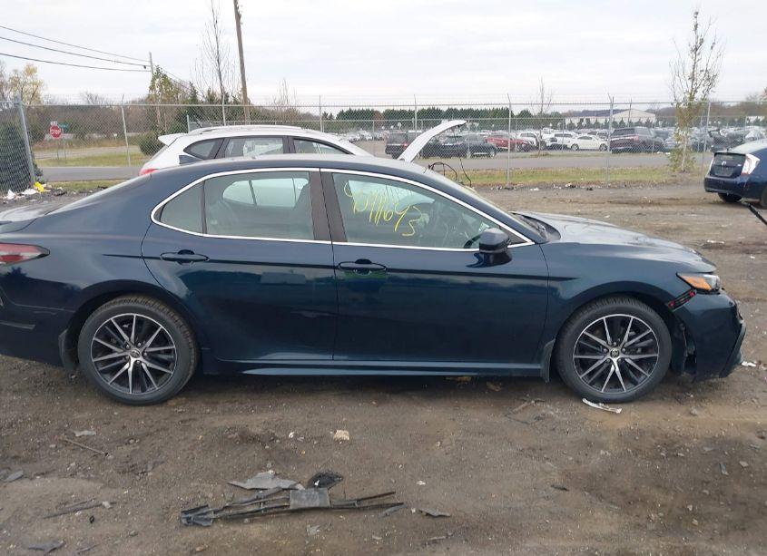 Photo 13 of 2021 Toyota Camry SE (VIN 4T1G11AK2MU542437)