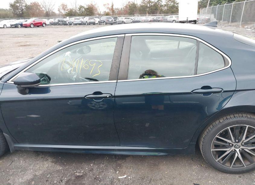 Photo 14 of 2021 Toyota Camry SE (VIN 4T1G11AK2MU542437)