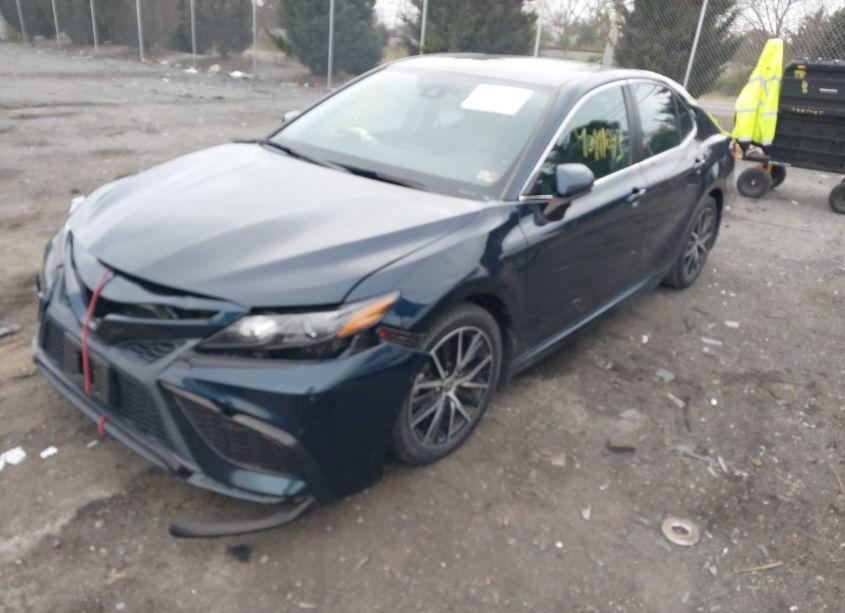 Photo 2 of 2021 Toyota Camry SE (VIN 4T1G11AK2MU542437)