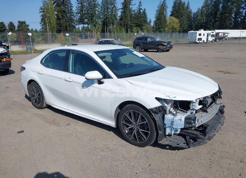 2021 Toyota Camry SE (VIN 4T1G11AK2MU547086) main photo