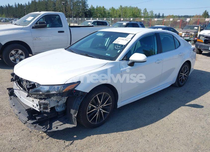Photo 2 of 2021 Toyota Camry SE (VIN 4T1G11AK2MU547086)