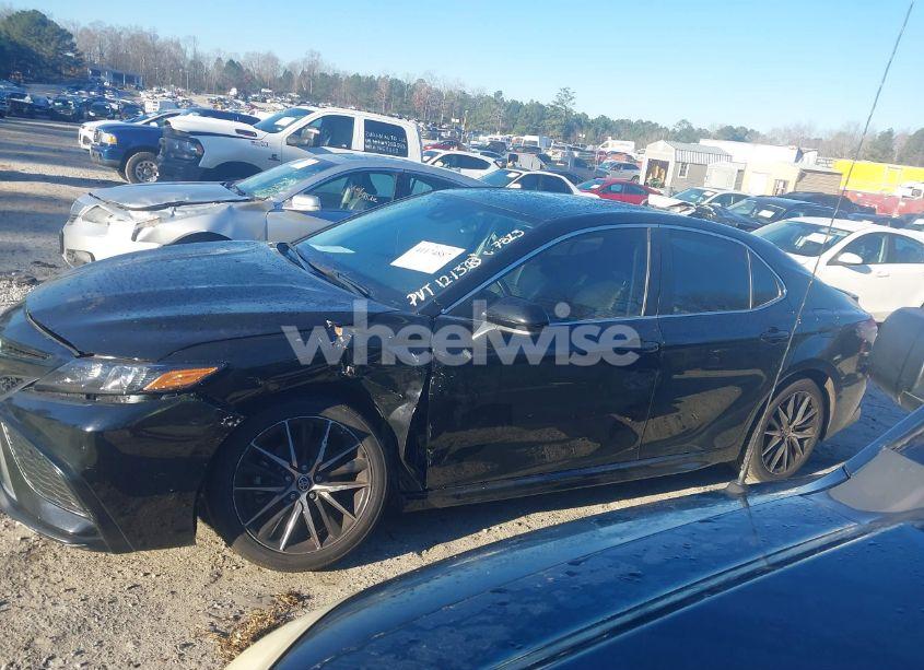 Photo 14 of 2021 Toyota Camry SE (VIN 4T1G11AK2MU557813)