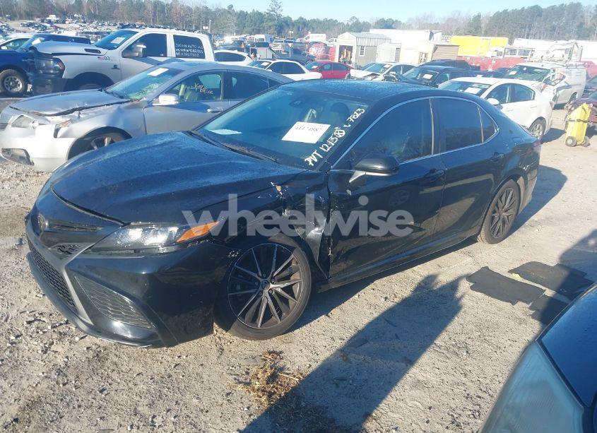 Photo 2 of 2021 Toyota Camry SE (VIN 4T1G11AK2MU557813)