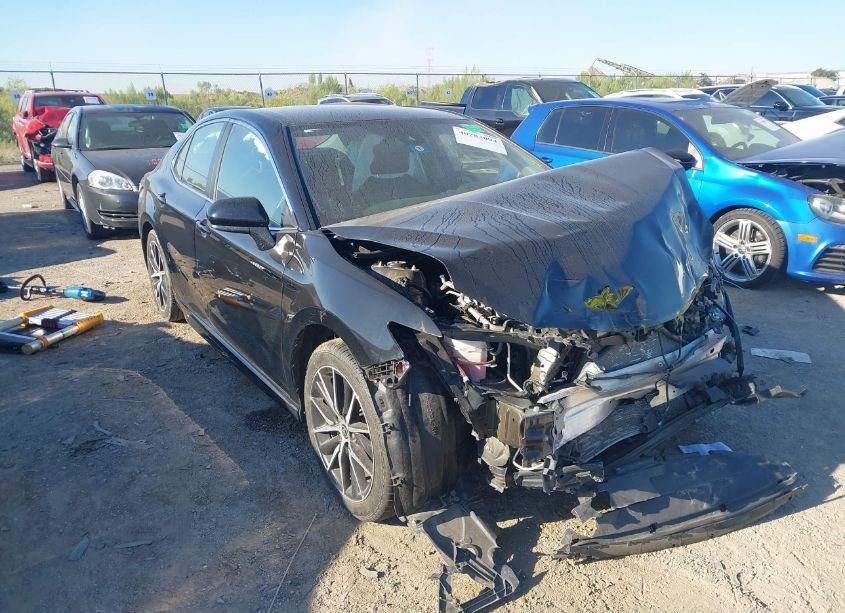 2021 Toyota Camry SE (VIN 4T1G11AK2MU576085) main photo