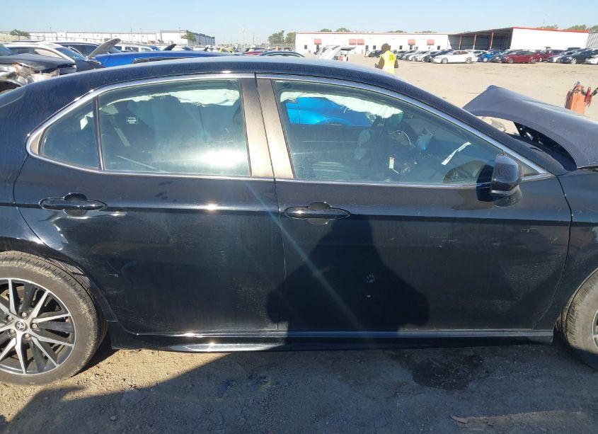 Photo 13 of 2021 Toyota Camry SE (VIN 4T1G11AK2MU576085)