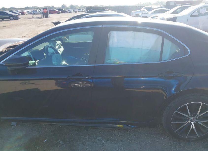 Photo 14 of 2021 Toyota Camry SE (VIN 4T1G11AK2MU576085)