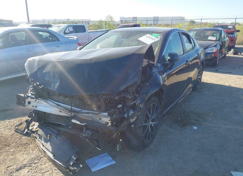 Photo 2 of 2021 Toyota Camry SE (VIN 4T1G11AK2MU576085)