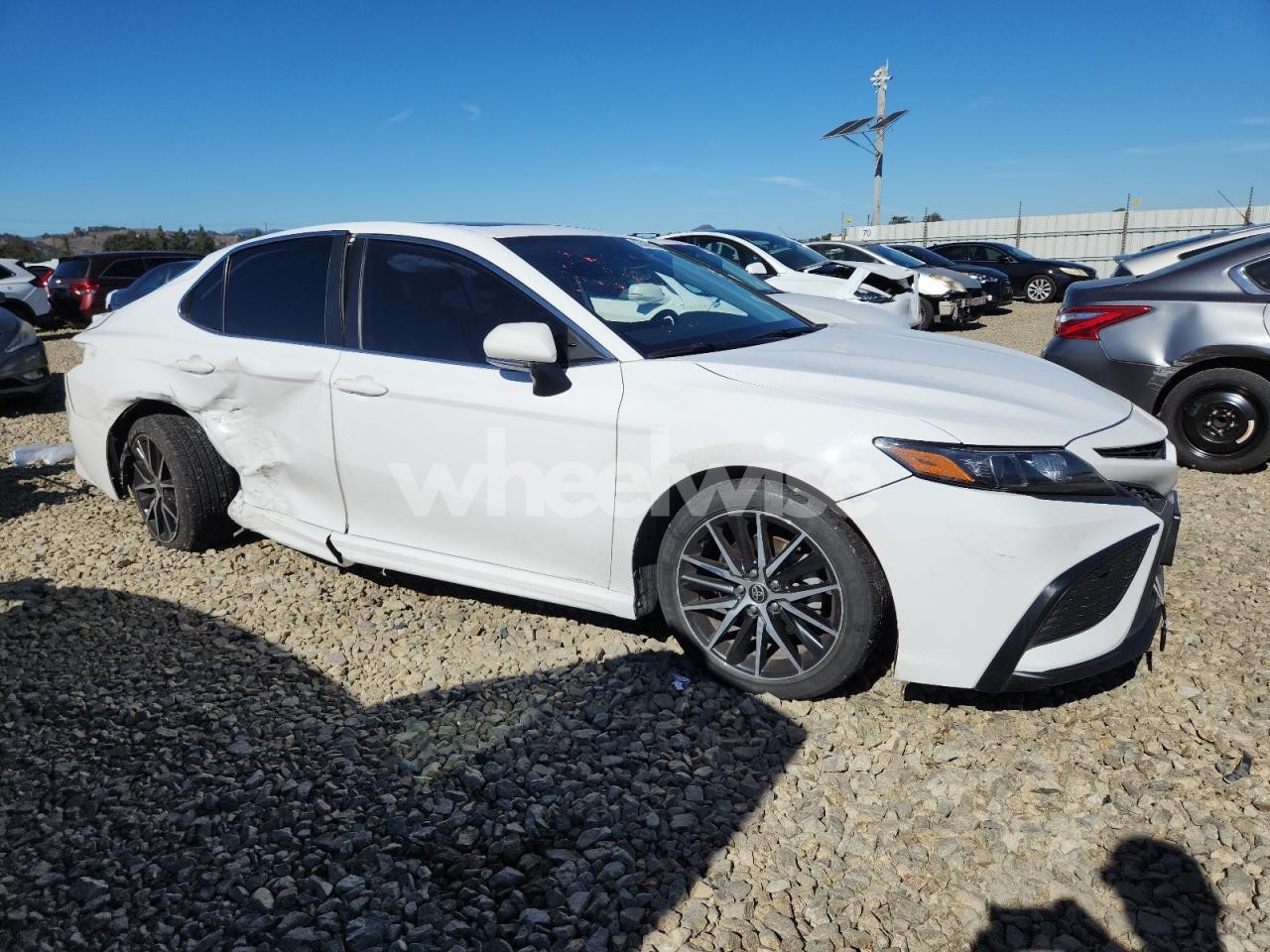 Photo 4 of 2021 TOYOTA CAMRY SE (VIN 4T1G11AK2MU594067)