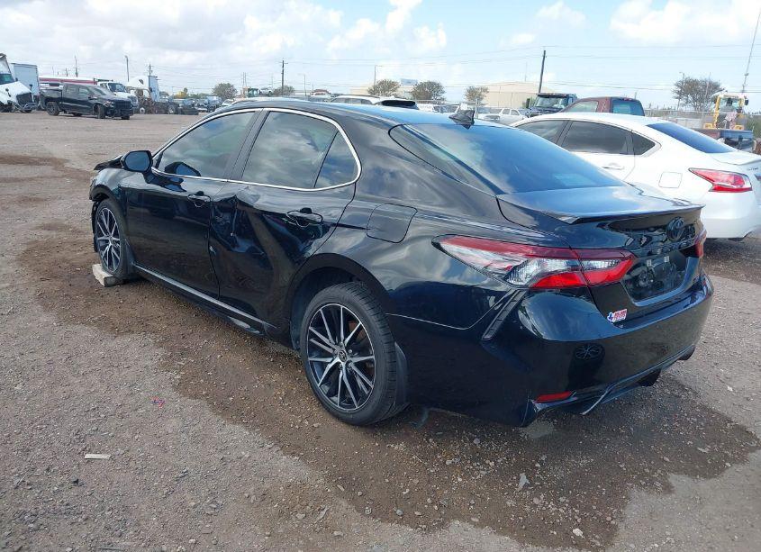 Photo 3 of 2021 Toyota Camry SE (VIN 4T1G11AK2MU603057)