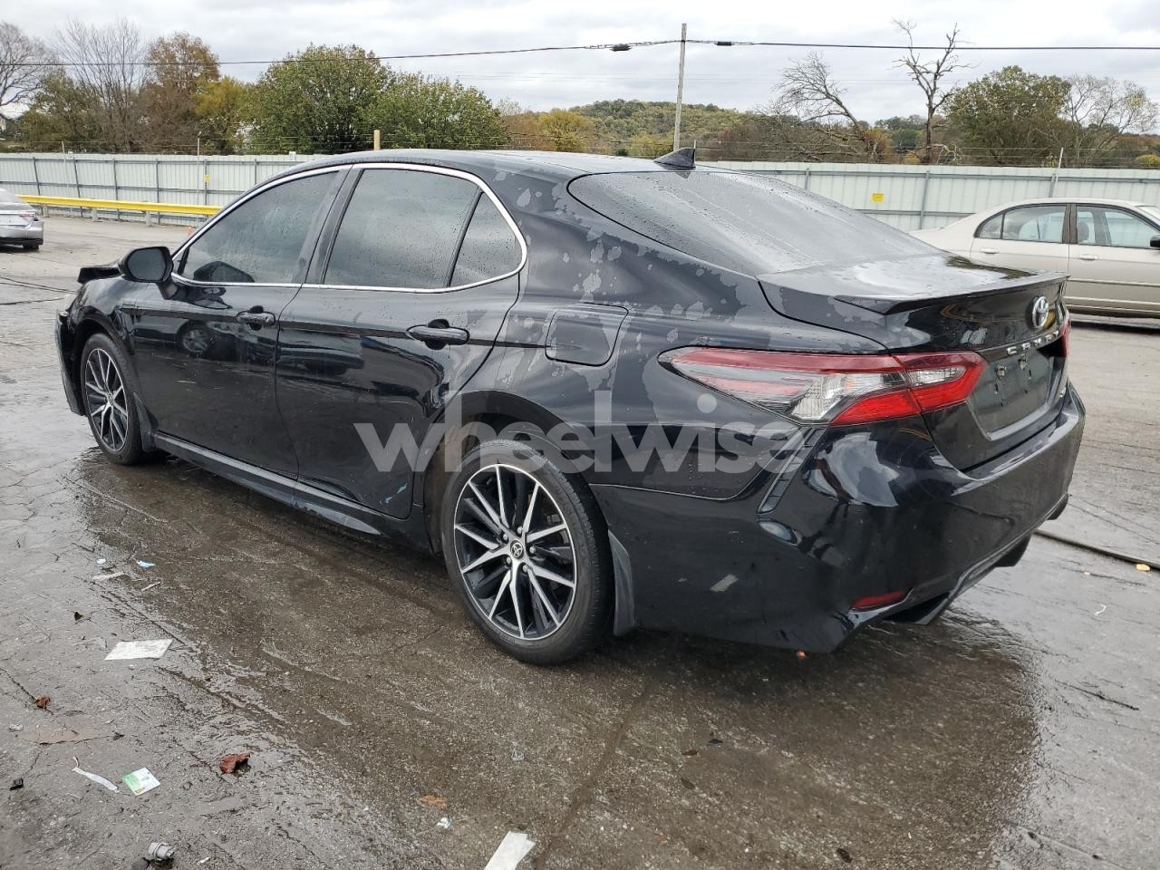 Photo 2 of 2021 TOYOTA CAMRY SE (VIN 4T1G11AK2MU614141)