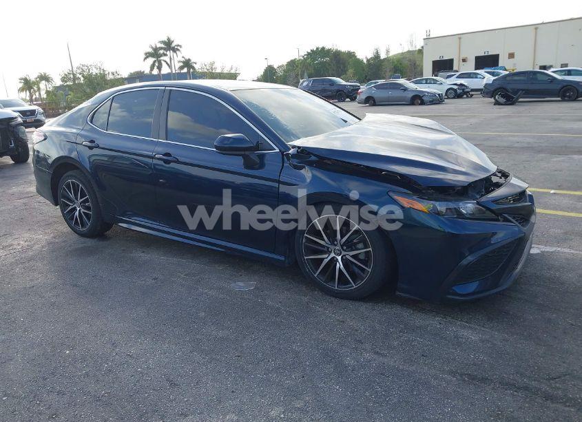2021 Toyota Camry SE (VIN 4T1G11AK2MU616519) main photo