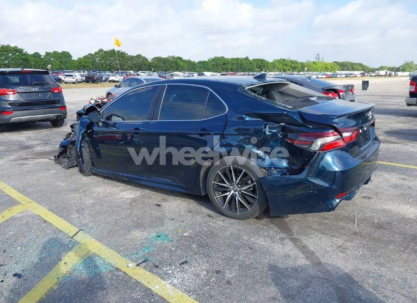 Photo 3 of 2021 Toyota Camry SE (VIN 4T1G11AK2MU616519)