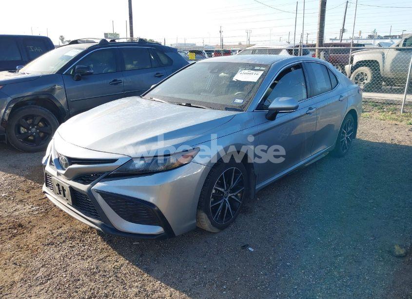 Photo 2 of 2022 Toyota Camry SE (VIN 4T1G11AK2NU003219)