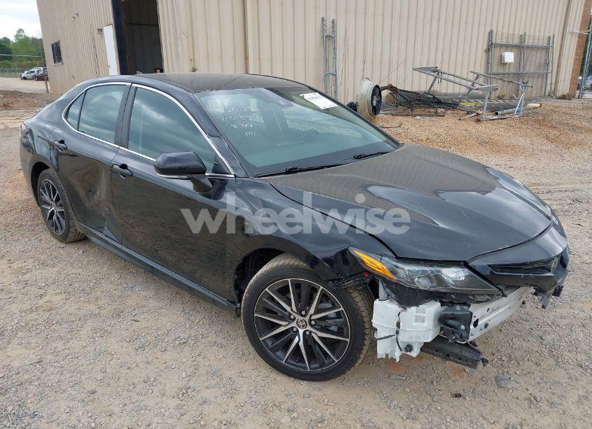 2022 Toyota Camry SE (VIN 4T1G11AK2NU018612) main photo