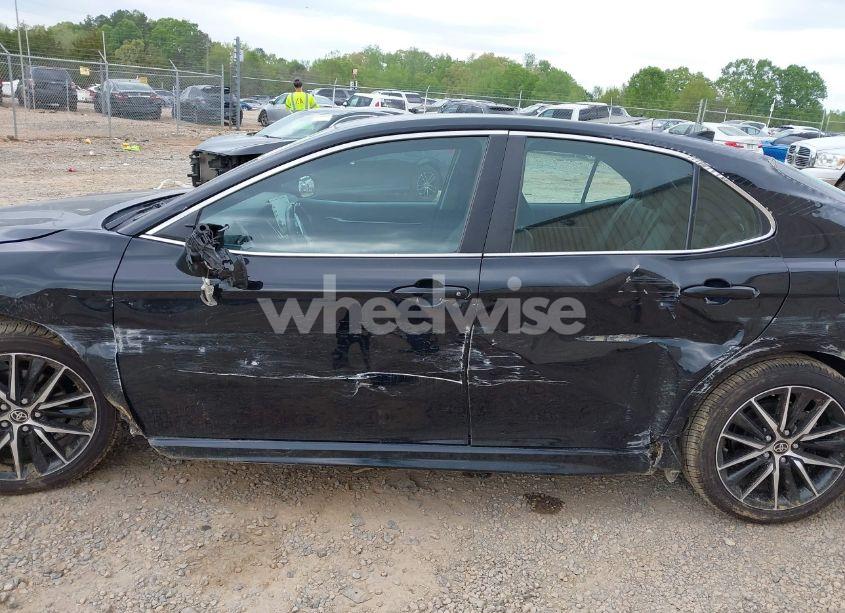 Photo 14 of 2022 Toyota Camry SE (VIN 4T1G11AK2NU018612)