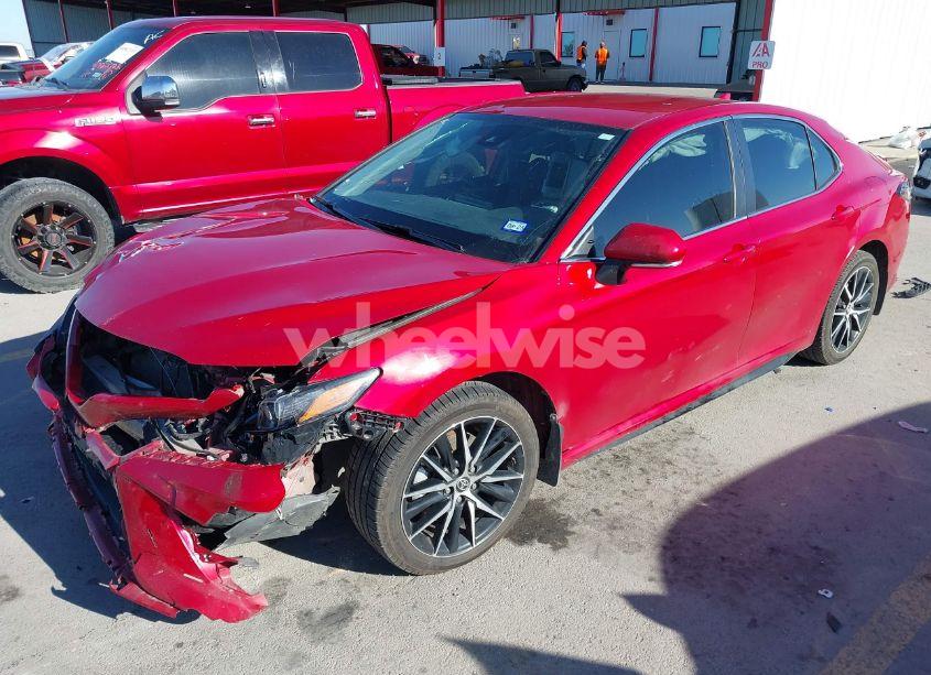 Photo 2 of 2022 Toyota Camry SE (VIN 4T1G11AK2NU072556)