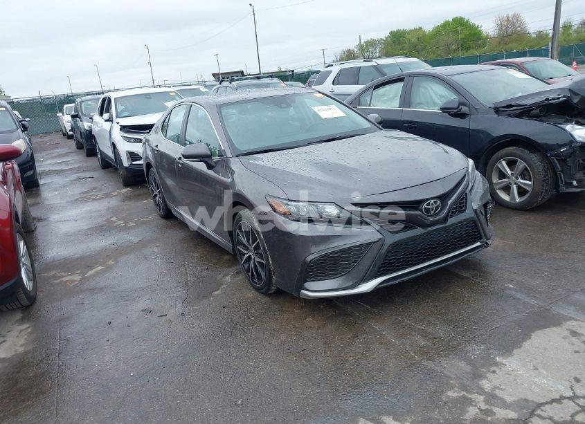 2022 Toyota Camry SE (VIN 4T1G11AK2NU659646) main photo