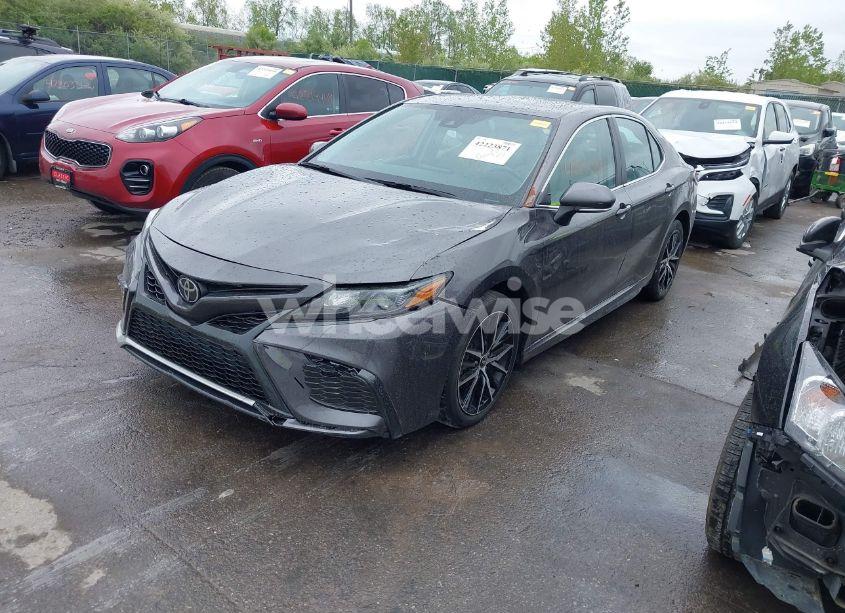 Photo 2 of 2022 Toyota Camry SE (VIN 4T1G11AK2NU659646)